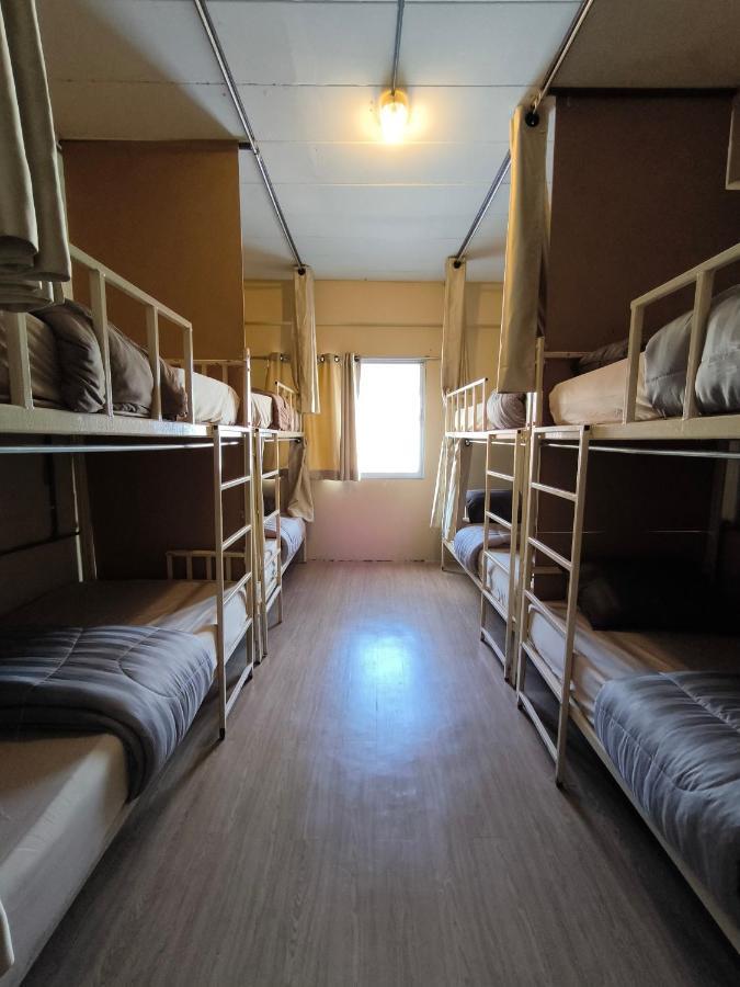 Youyen Hostel Bangkok Exteriör bild
