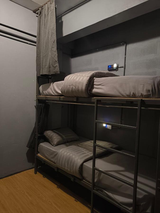 Youyen Hostel Bangkok Exteriör bild