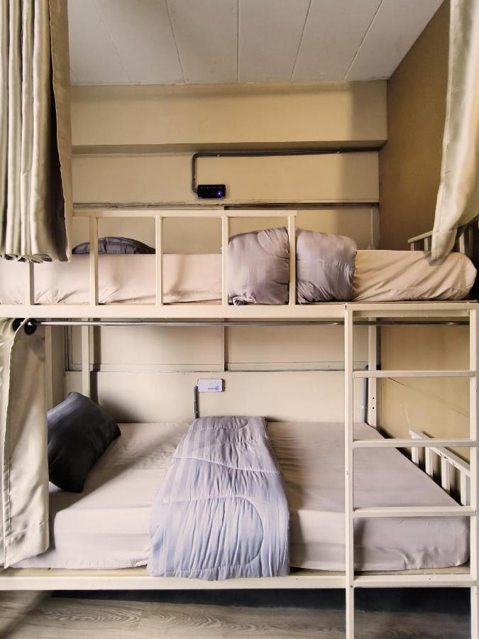 Youyen Hostel Bangkok Exteriör bild