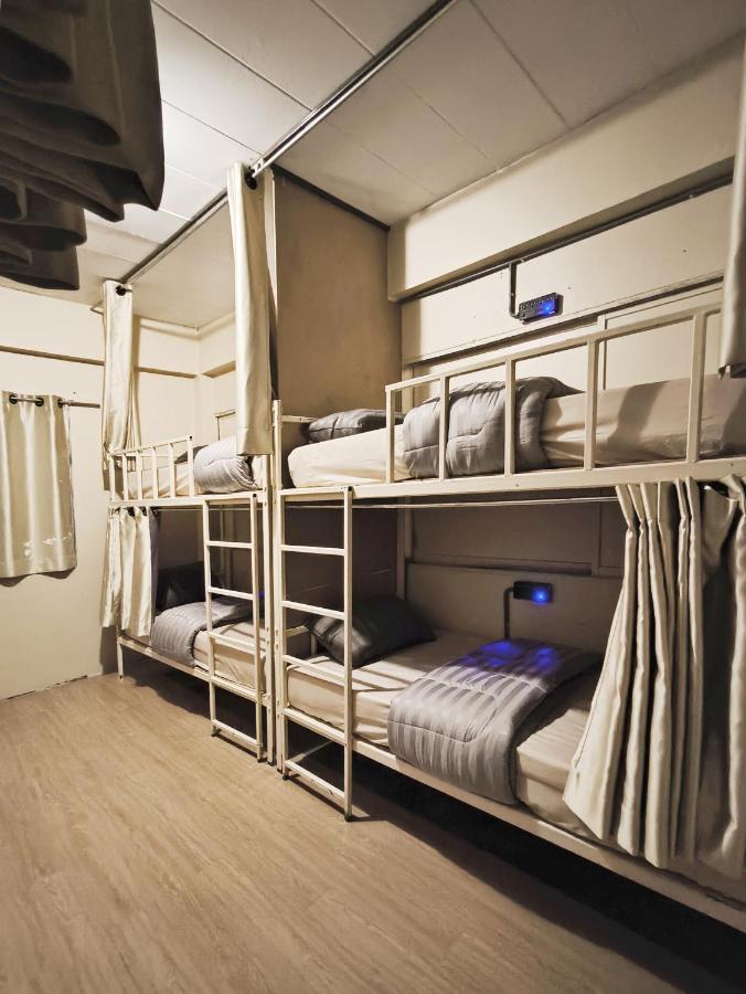 Youyen Hostel Bangkok Exteriör bild