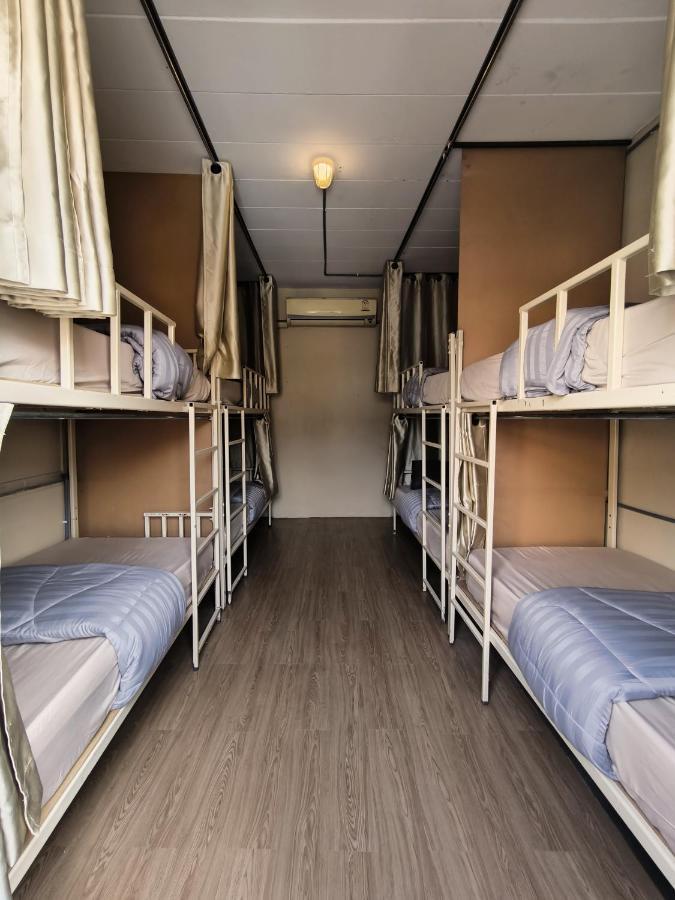 Youyen Hostel Bangkok Exteriör bild