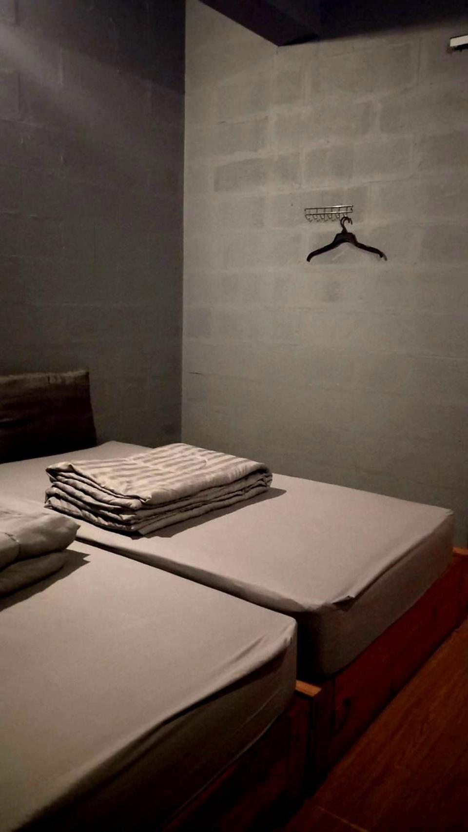 Youyen Hostel Bangkok Exteriör bild