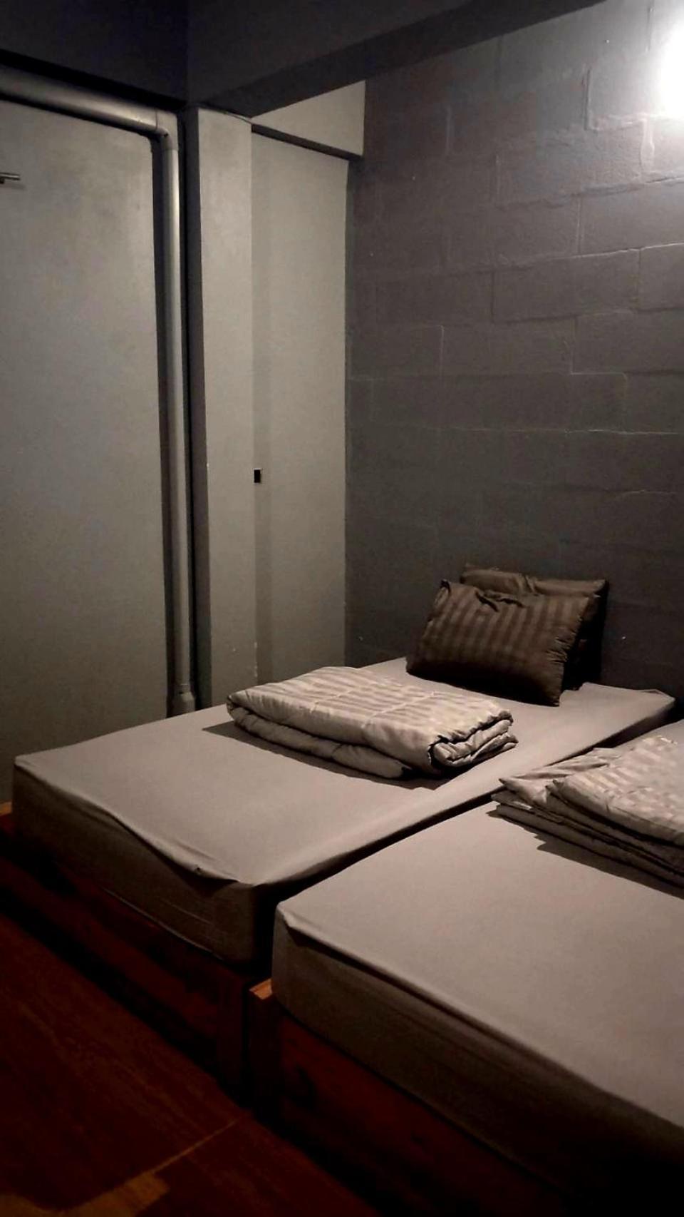Youyen Hostel Bangkok Exteriör bild