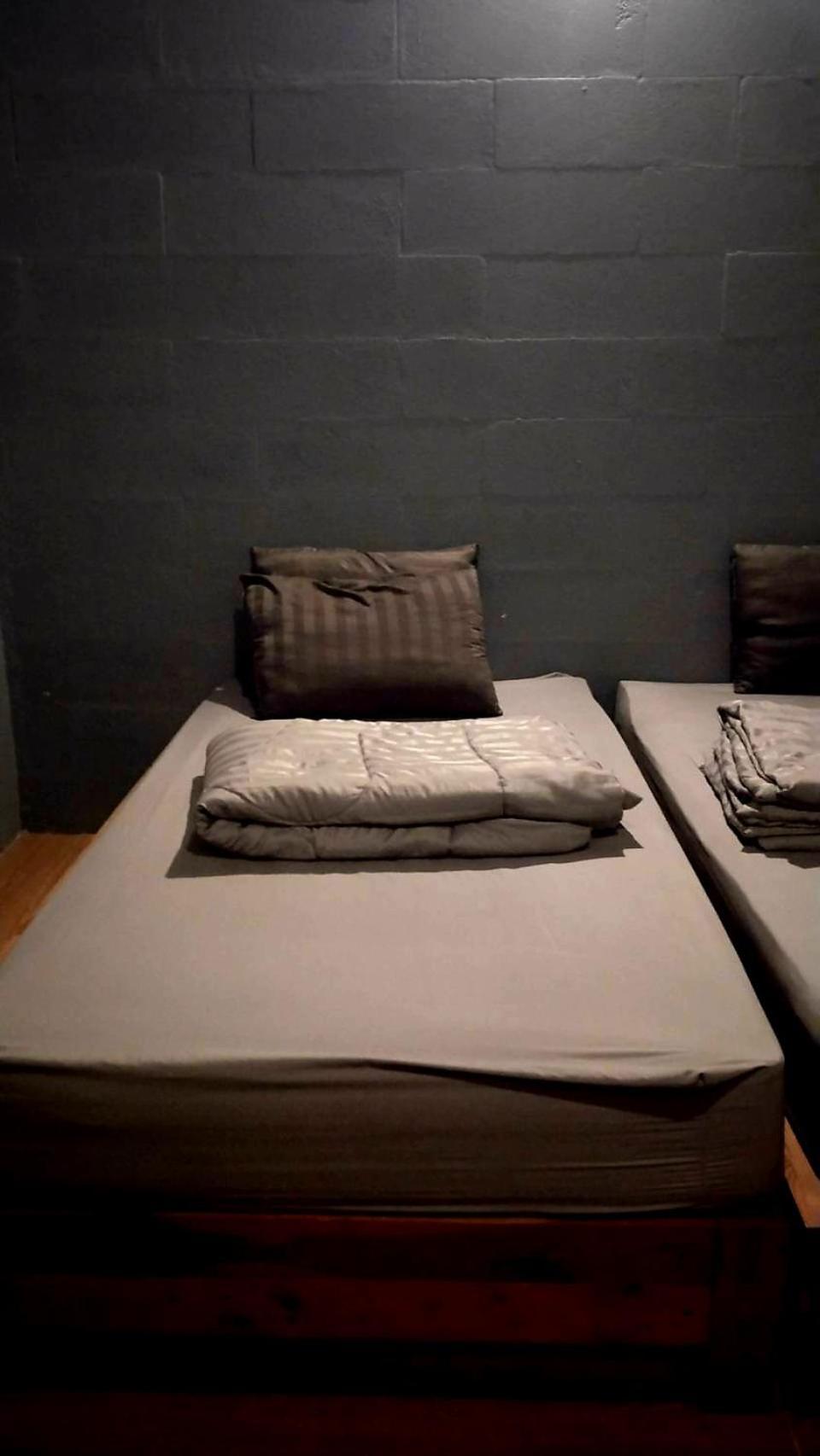 Youyen Hostel Bangkok Exteriör bild