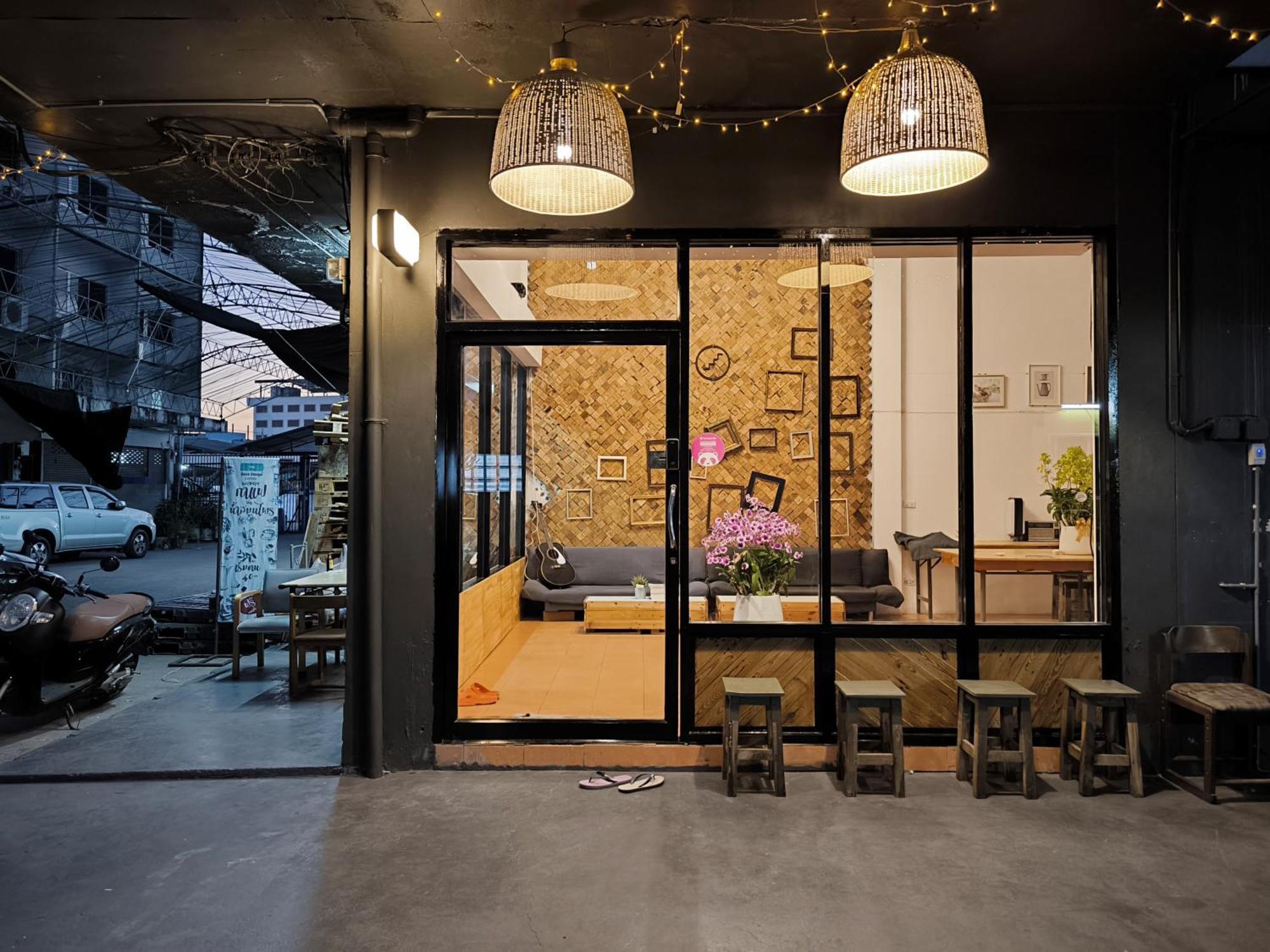 Youyen Hostel Bangkok Exteriör bild