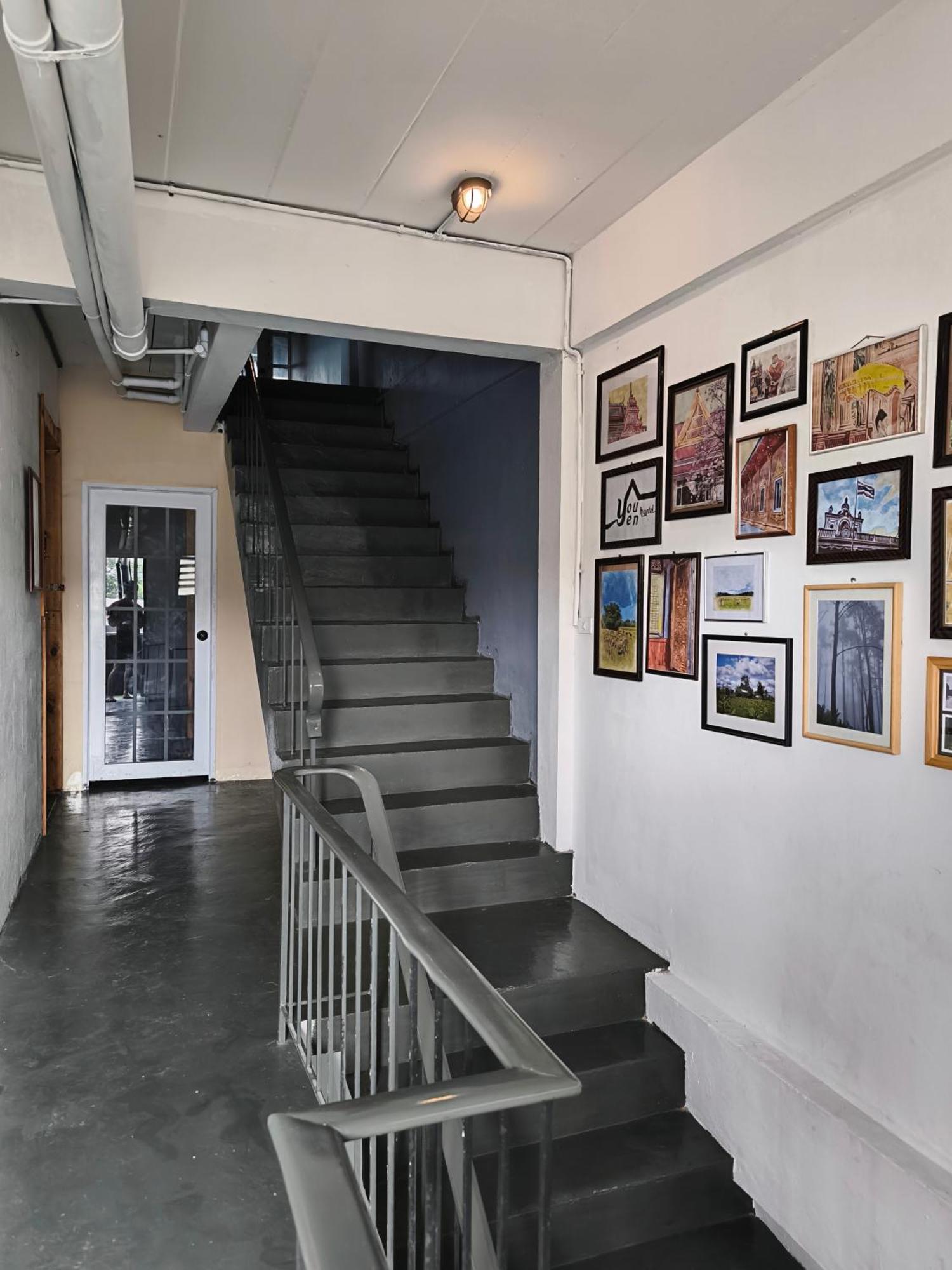 Youyen Hostel Bangkok Exteriör bild