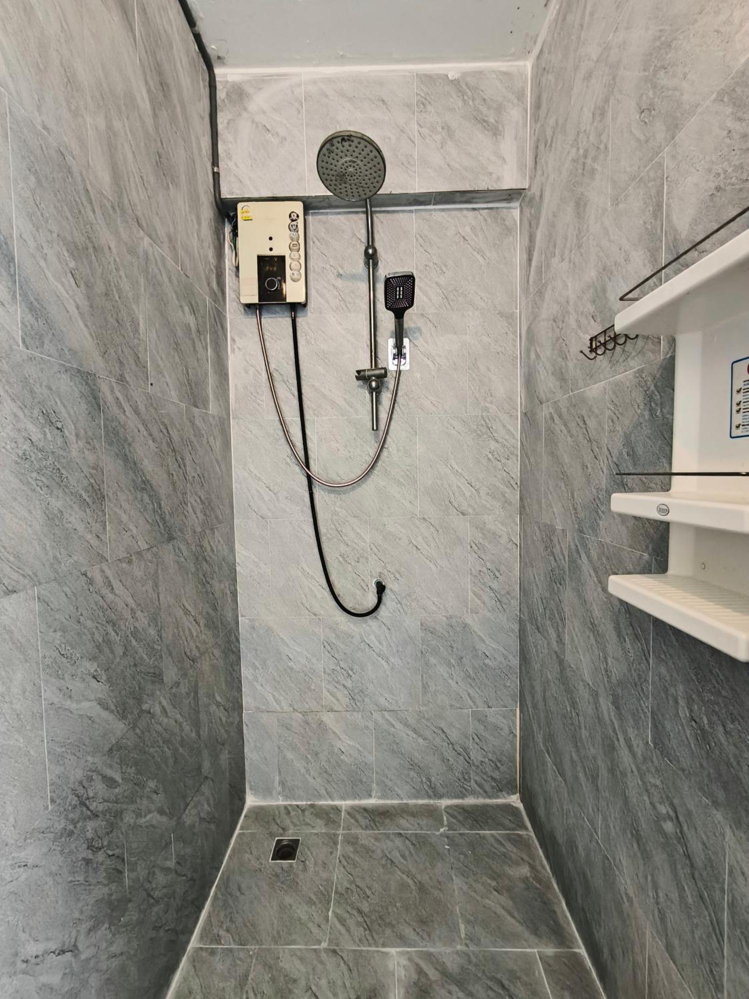 Youyen Hostel Bangkok Exteriör bild
