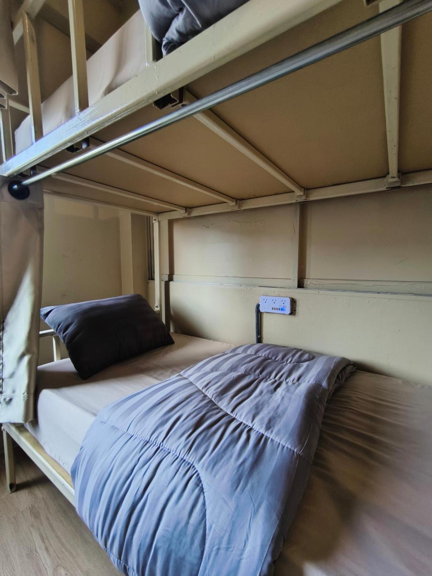 Youyen Hostel Bangkok Exteriör bild