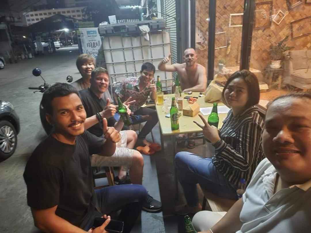 Youyen Hostel Bangkok Exteriör bild
