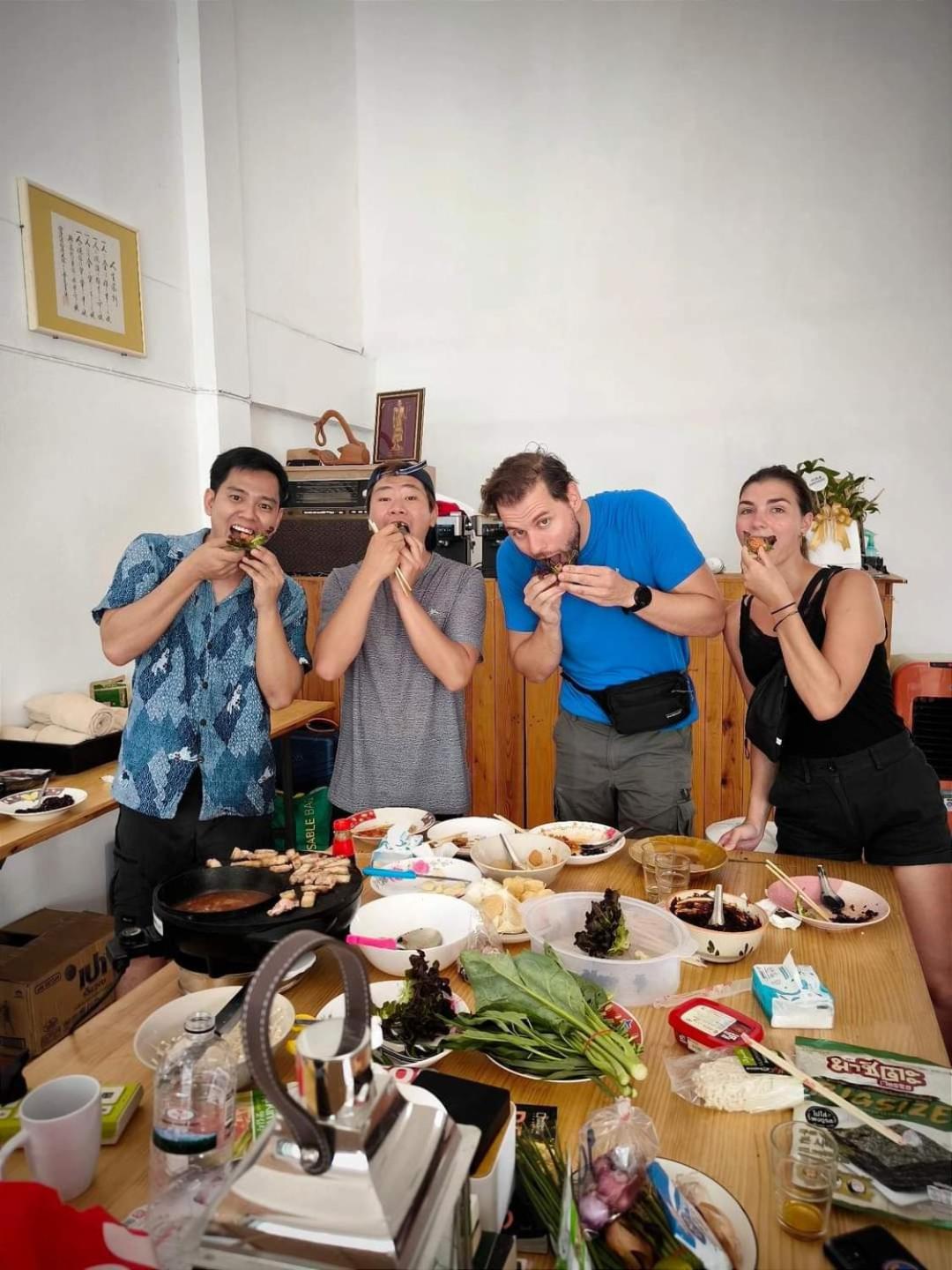 Youyen Hostel Bangkok Exteriör bild